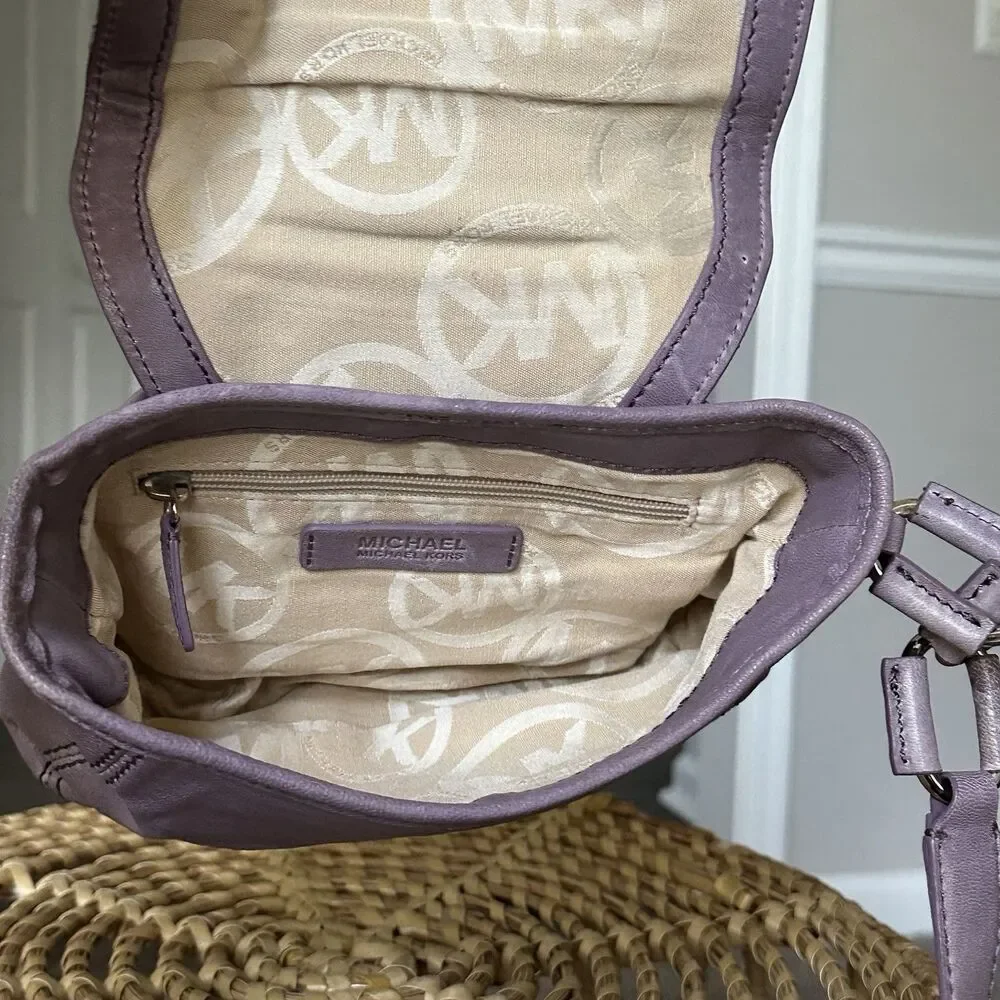Vintage Michael Kors Camden Lilac Leather Silver Buckle Messenger Shoulder Bag - Picture 9 of 14
